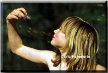 Flicka med groda &copy; Eric Hammerin 